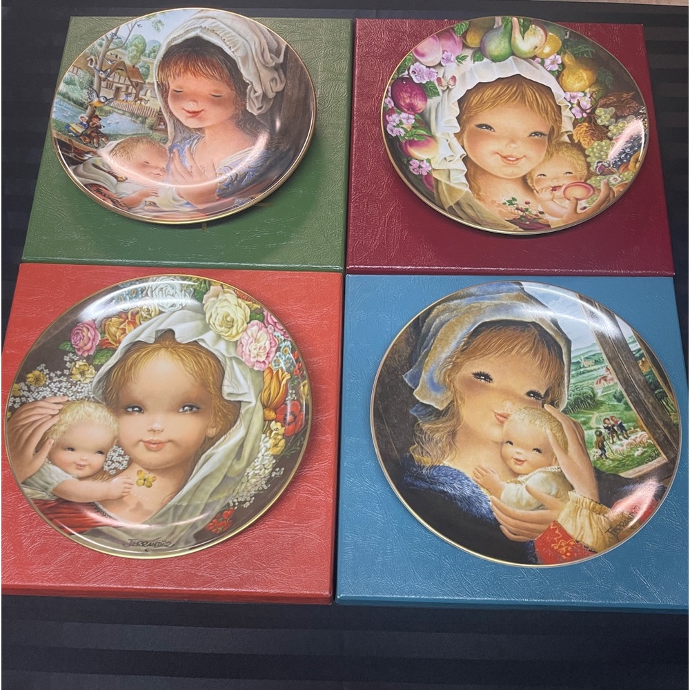 Juan Ferrandiz Collector Set of 4 Plates MOTHER AND CHILD - Excellent Condition